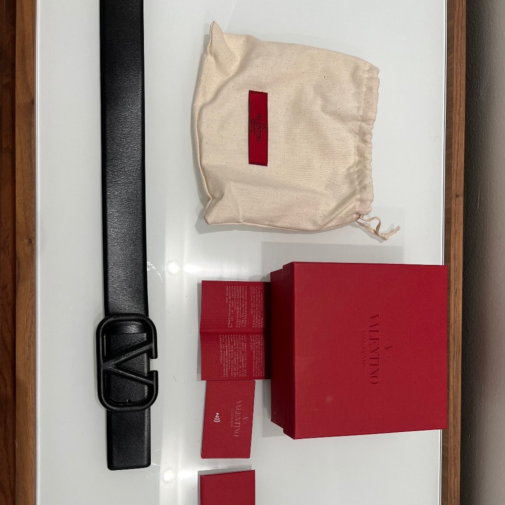 Valentino Garavani women’s VLOGO leather belt